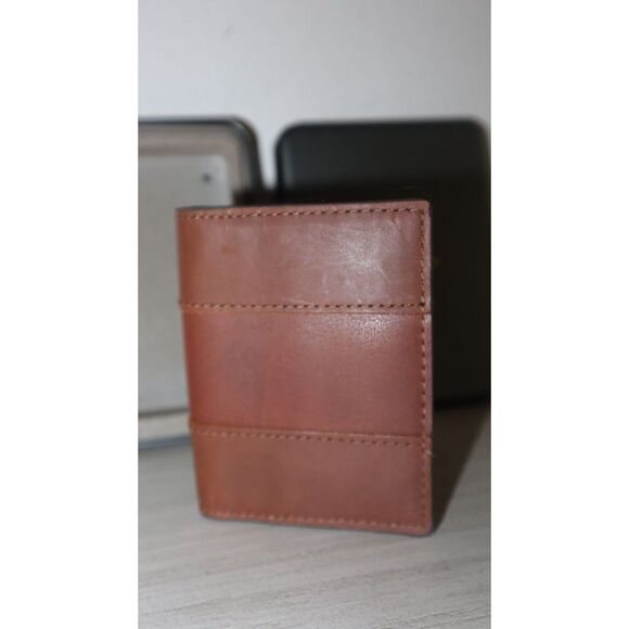 Fossil Medium Brown Everett Bifold Leather Wallet w/Metal Case RFID Protection - Picture 2 of 8